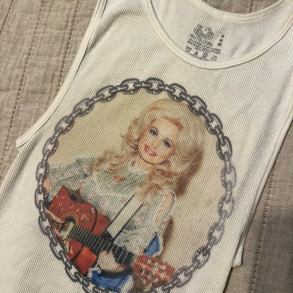 Dolly Parton Chain Graphic Tank Top - white